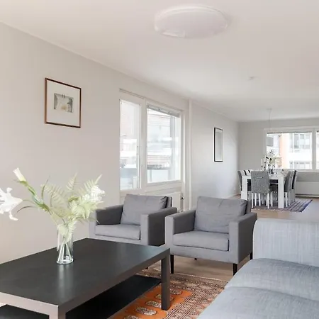 Renovated 3br With Balcony Just 350m From Train Station And 500m From Nokia Arena Appartamento *