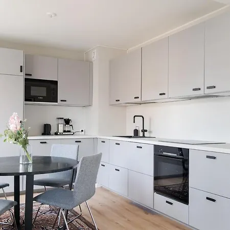 Appartamento Renovated 3br With Balcony Just 350m From Train Station And 500m From Nokia Arena *