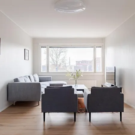 Renovated 3br With Balcony Just 350m From Train Station And 500m From Nokia Arena Appartamento