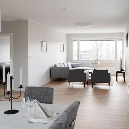 Renovated 3br With Balcony Just 350m From Train Station And 500m From Nokia Arena Appartamento *