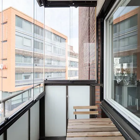 Renovated 3br With Balcony Just 350m From Train Station And 500m From Nokia Arena Appartamento Tampere