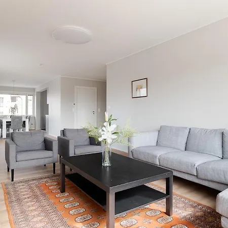 Renovated 3br With Balcony Just 350m From Train Station And 500m From Nokia Arena Appartamento